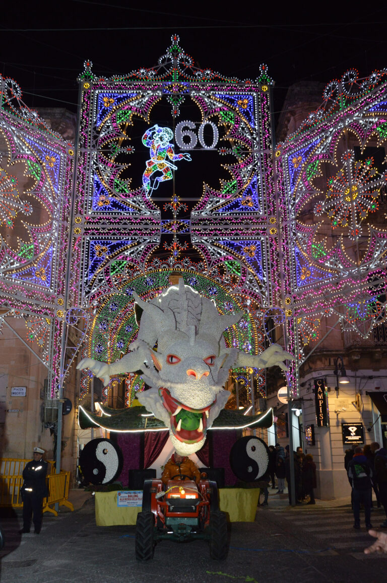 Bailong parade float